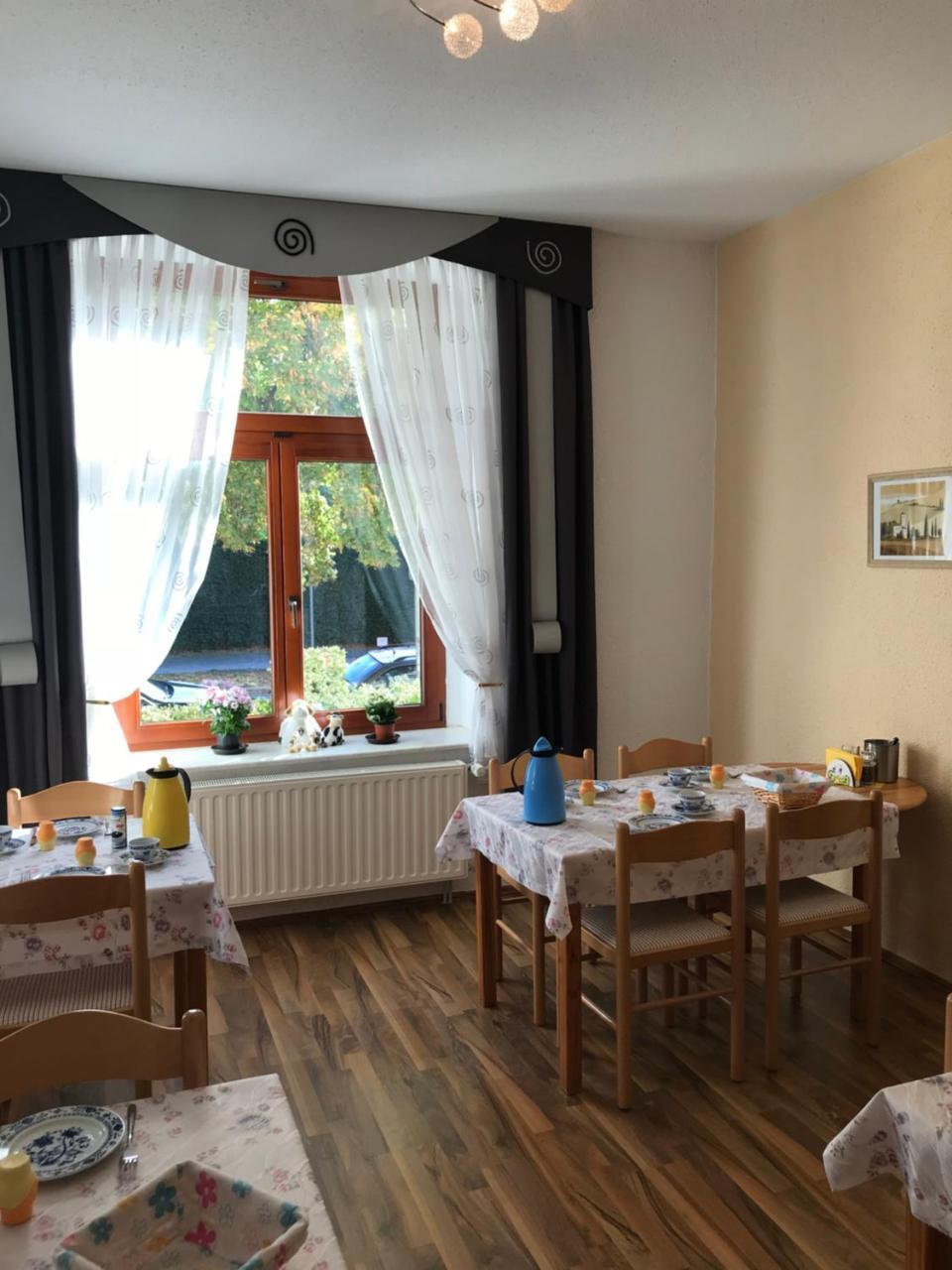 Hotel Pension Holzhausen à Quedlinbourg Extérieur photo