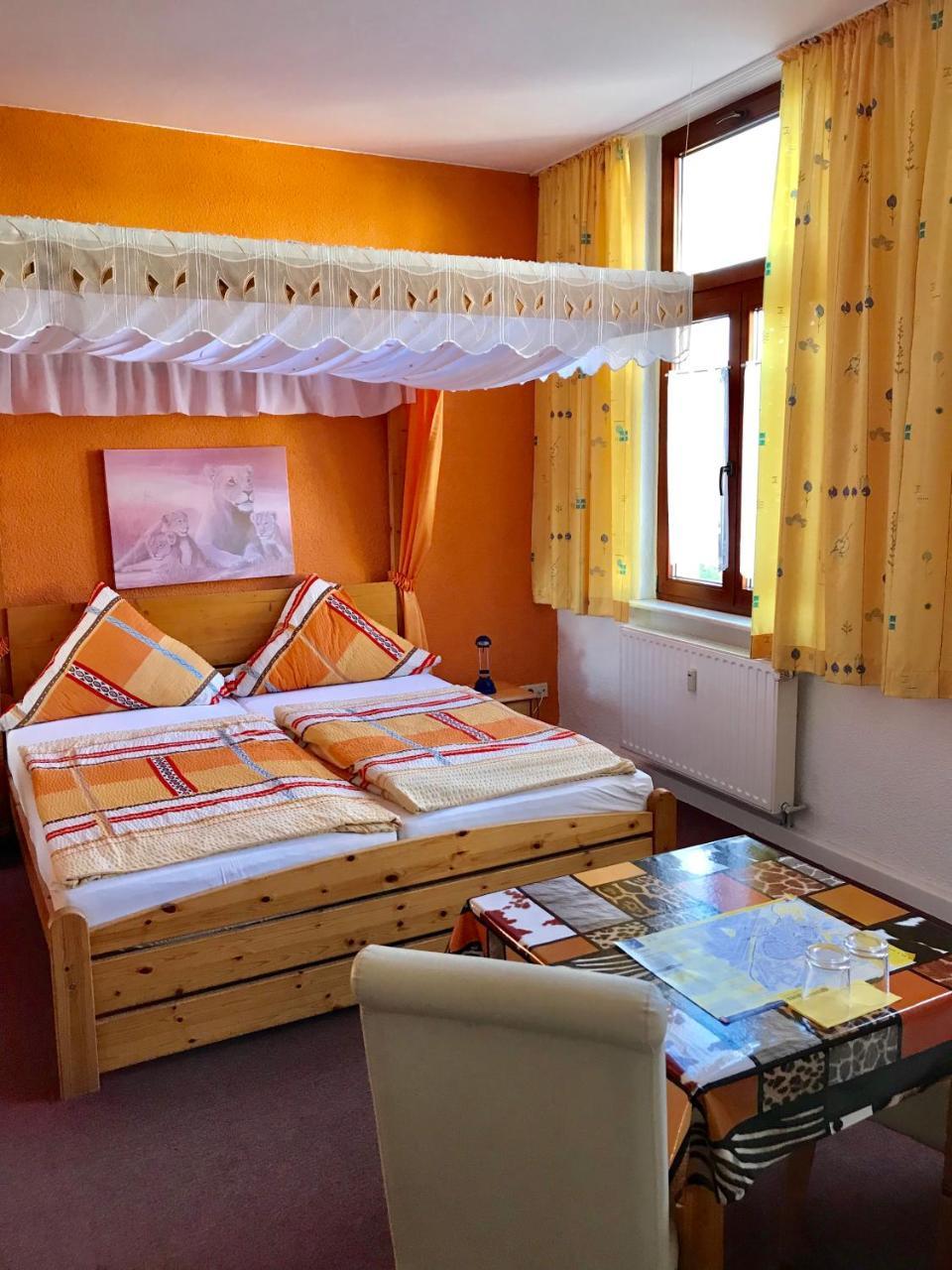 Hotel Pension Holzhausen à Quedlinbourg Extérieur photo